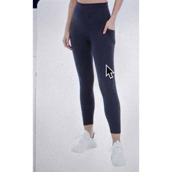 Yogalicious Black Lux Nola Jogger Size M Porkchop Pockets 4 Way Stretch MSRP$78 - Picture 1 of 9